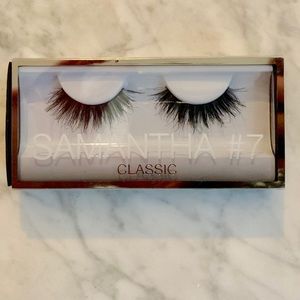 Huda Beauty Classic Lash in Samantha